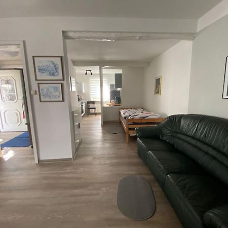 Ferienwohnung Mit Separatem Eingang Und Parkplatz, Ideal Fuer Handwerker Und Geschaeftsreisende Mecklenburg Exterior foto