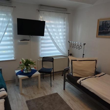 Ferienwohnung Mit Separatem Eingang Und Parkplatz, Ideal Fuer Handwerker Und Geschaeftsreisende Mecklenburg Exterior foto