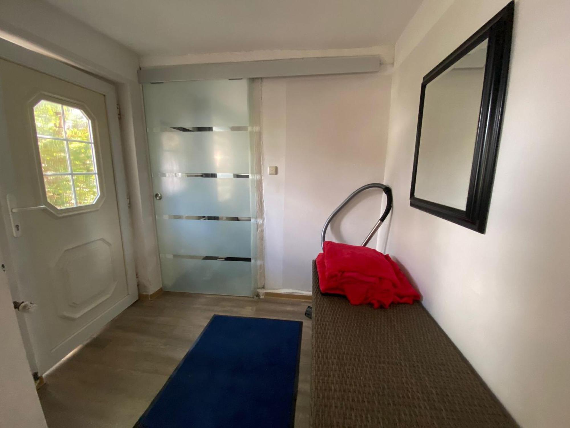 Ferienwohnung Mit Separatem Eingang Und Parkplatz, Ideal Fuer Handwerker Und Geschaeftsreisende Mecklenburg Exterior foto