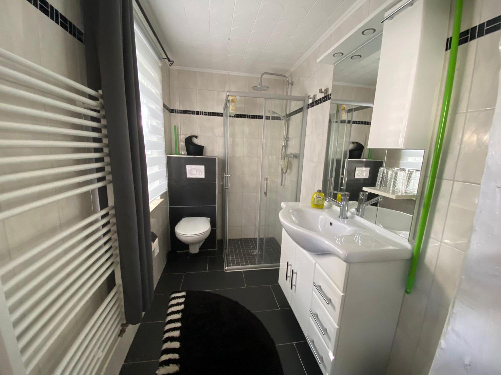 Ferienwohnung Mit Separatem Eingang Und Parkplatz, Ideal Fuer Handwerker Und Geschaeftsreisende Mecklenburg Exterior foto