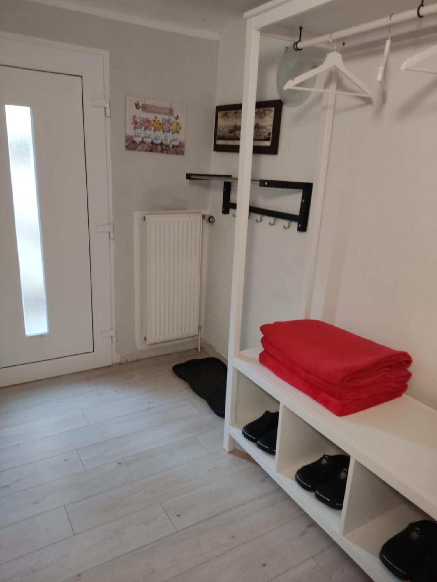 Ferienwohnung Mit Separatem Eingang Und Parkplatz, Ideal Fuer Handwerker Und Geschaeftsreisende Mecklenburg Exterior foto