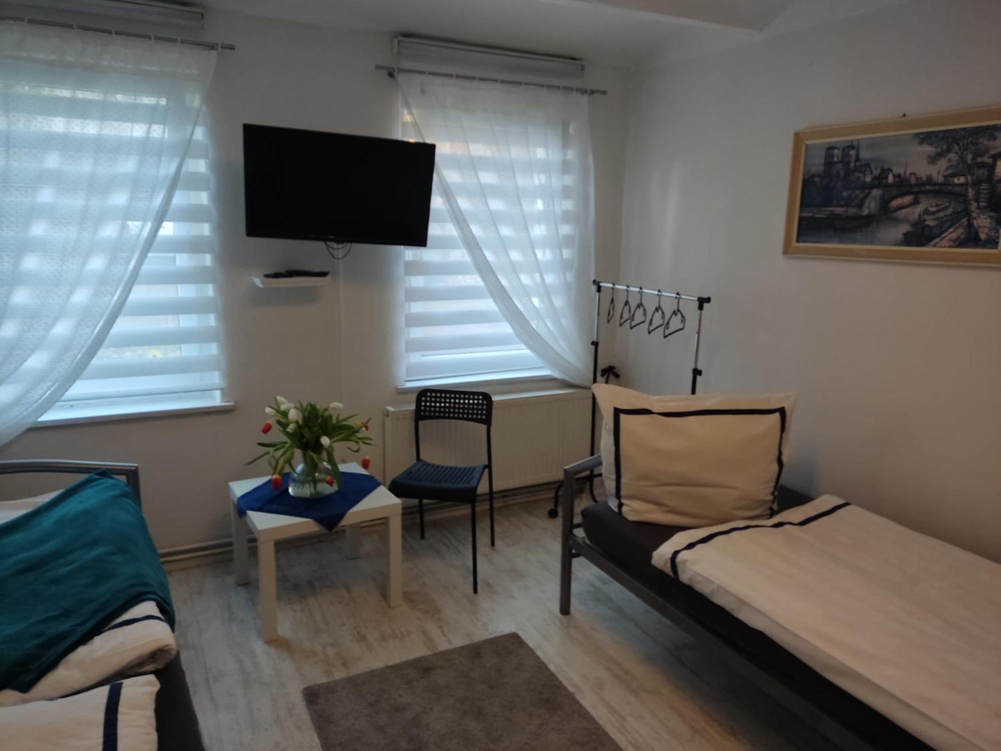 Ferienwohnung Mit Separatem Eingang Und Parkplatz, Ideal Fuer Handwerker Und Geschaeftsreisende Mecklenburg Exterior foto